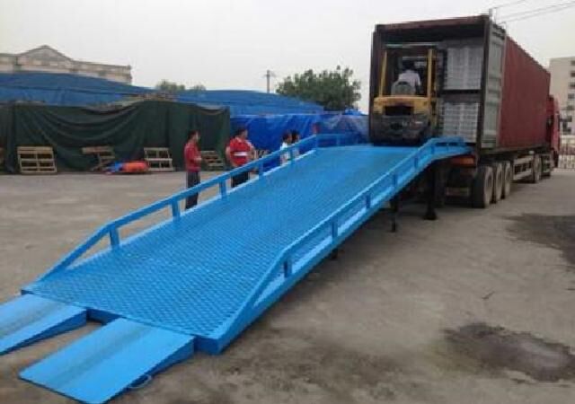 移动式登车桥10吨