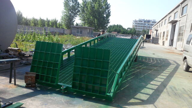 移动式登车桥12吨