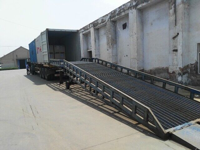 移动式登车桥12吨