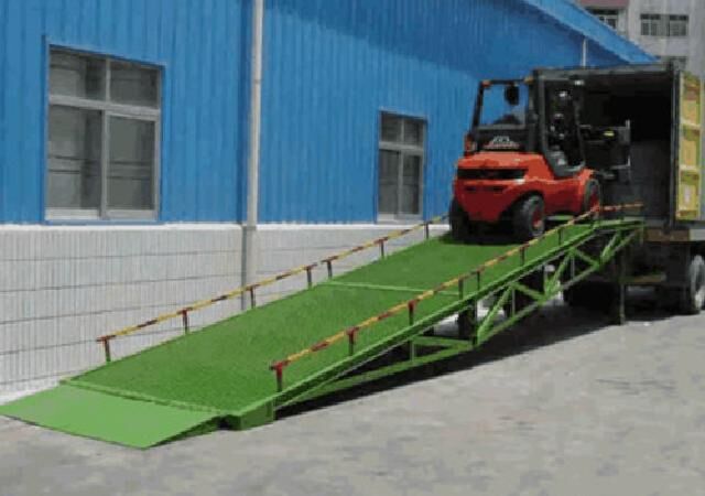 碳钢移动式登车桥8吨