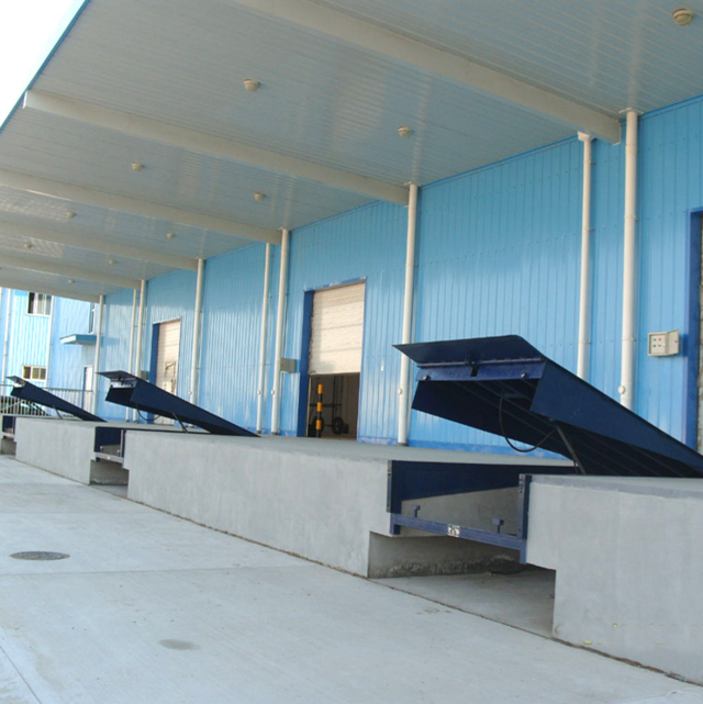 碳钢液压式登车桥大吨位