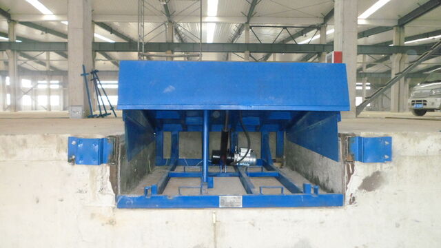 碳钢液压式登车桥大吨位