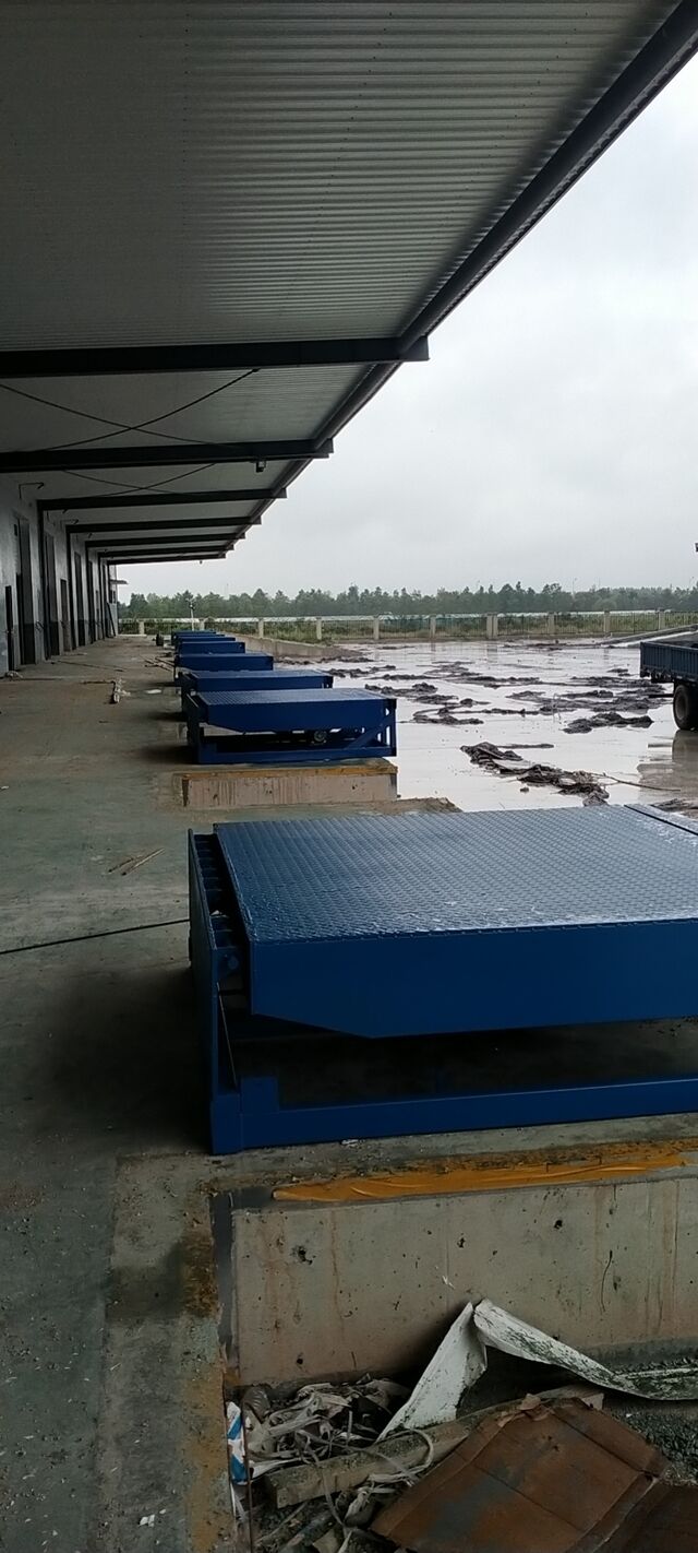 碳钢固定式液压登车桥15吨