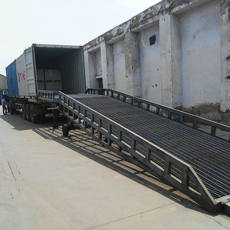 非标定制移动登车桥