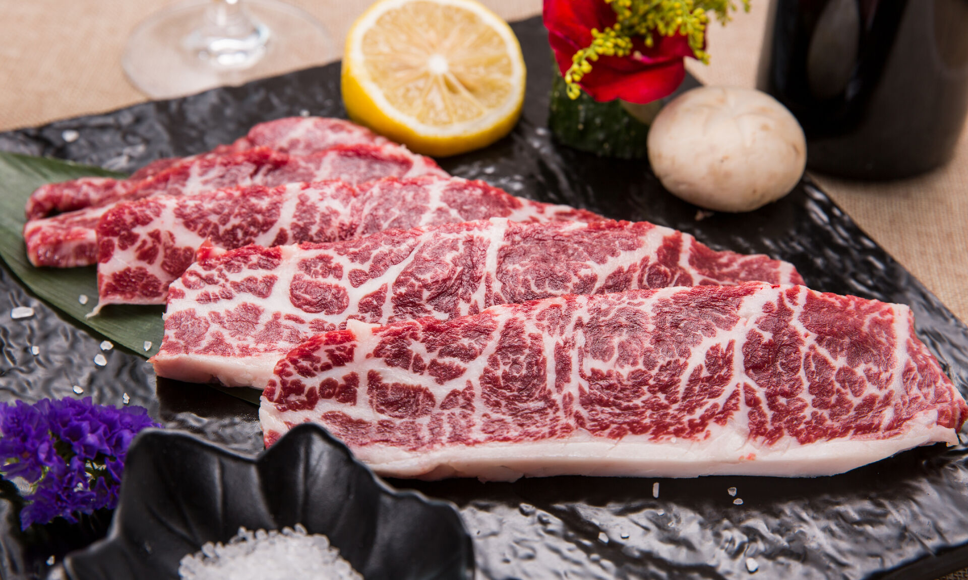 用普通牛肉的价格，吃雪花牛肉的品质