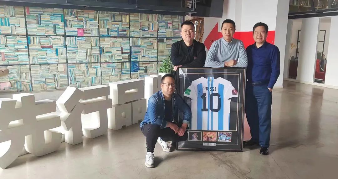 艾雪&梅西 | 世界足球巨星梅西亲笔签名冠军球衣亮相先行