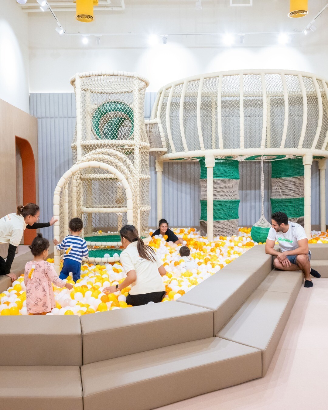 室内绳网蹦床乐园