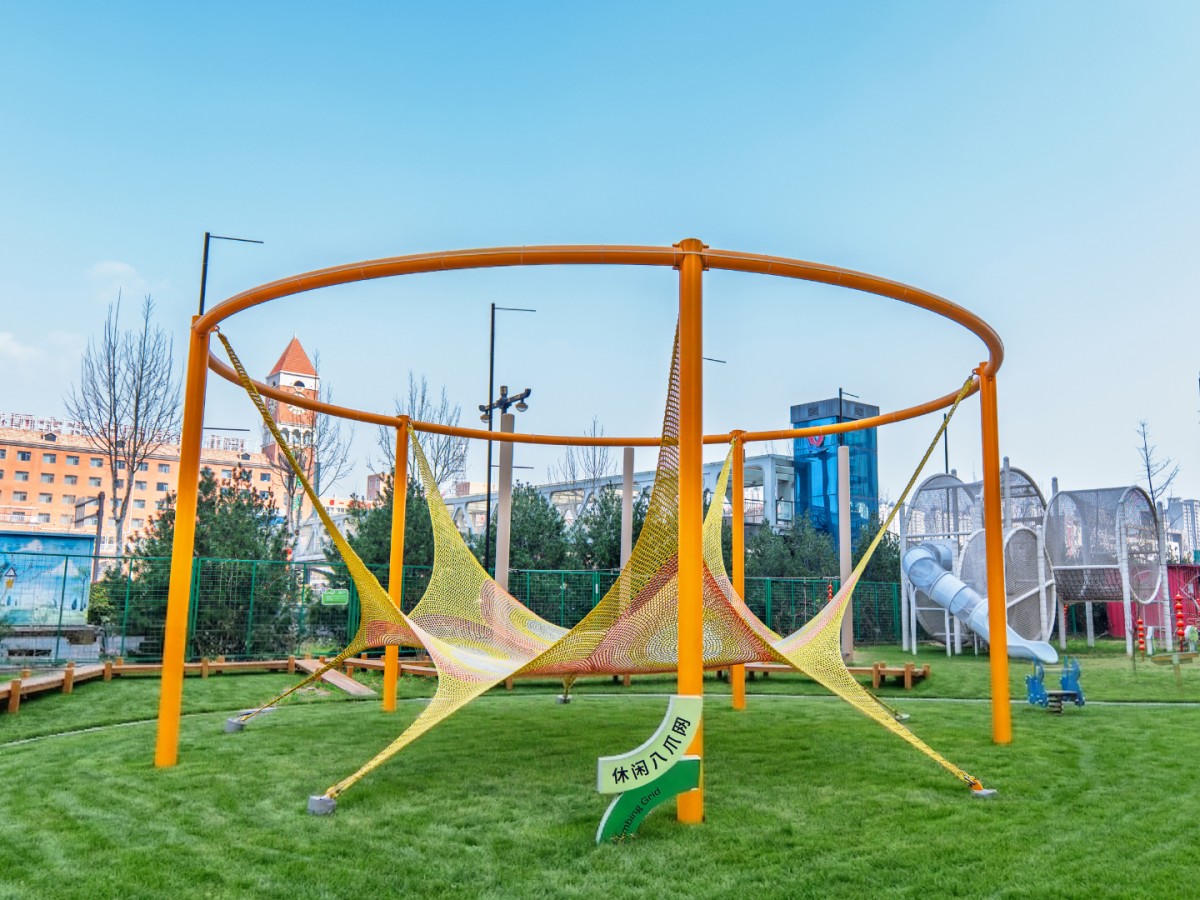 绳网景观艺术装置