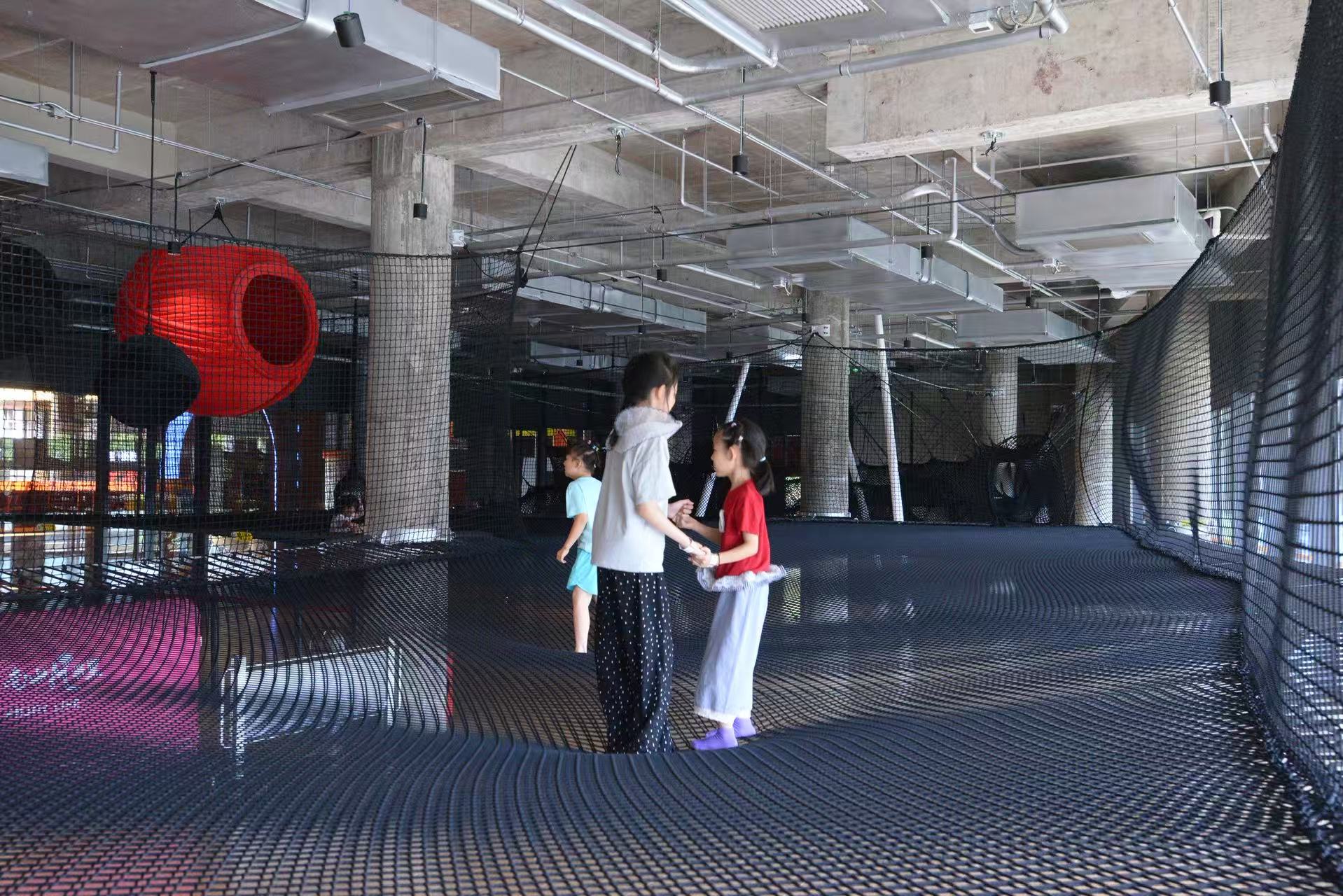 重庆福星岛乐园｜工业风亲子绳网蹦床运动空间