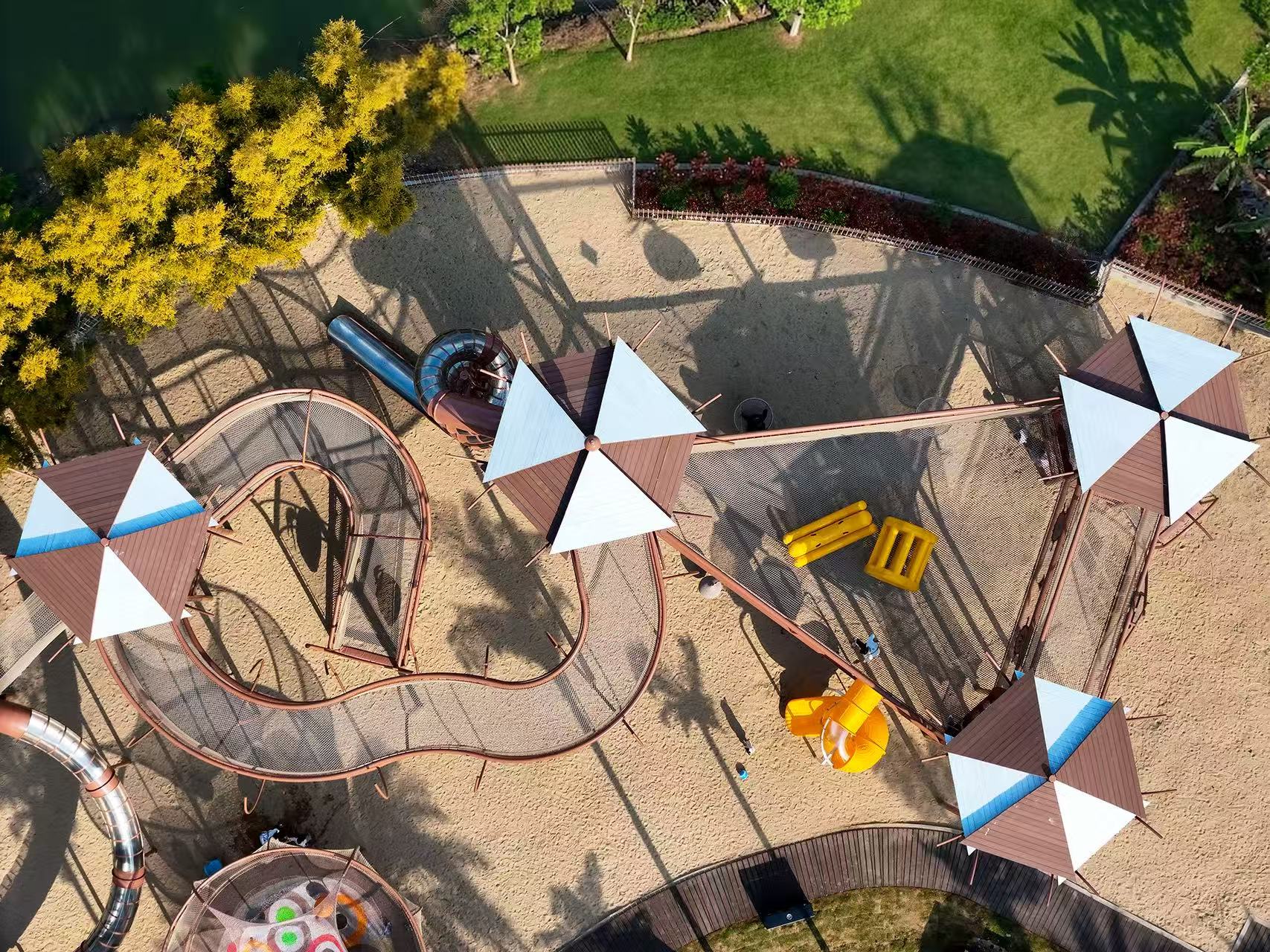 多层立体+闭环安全：绳网部落打造全龄段户外绳网乐园