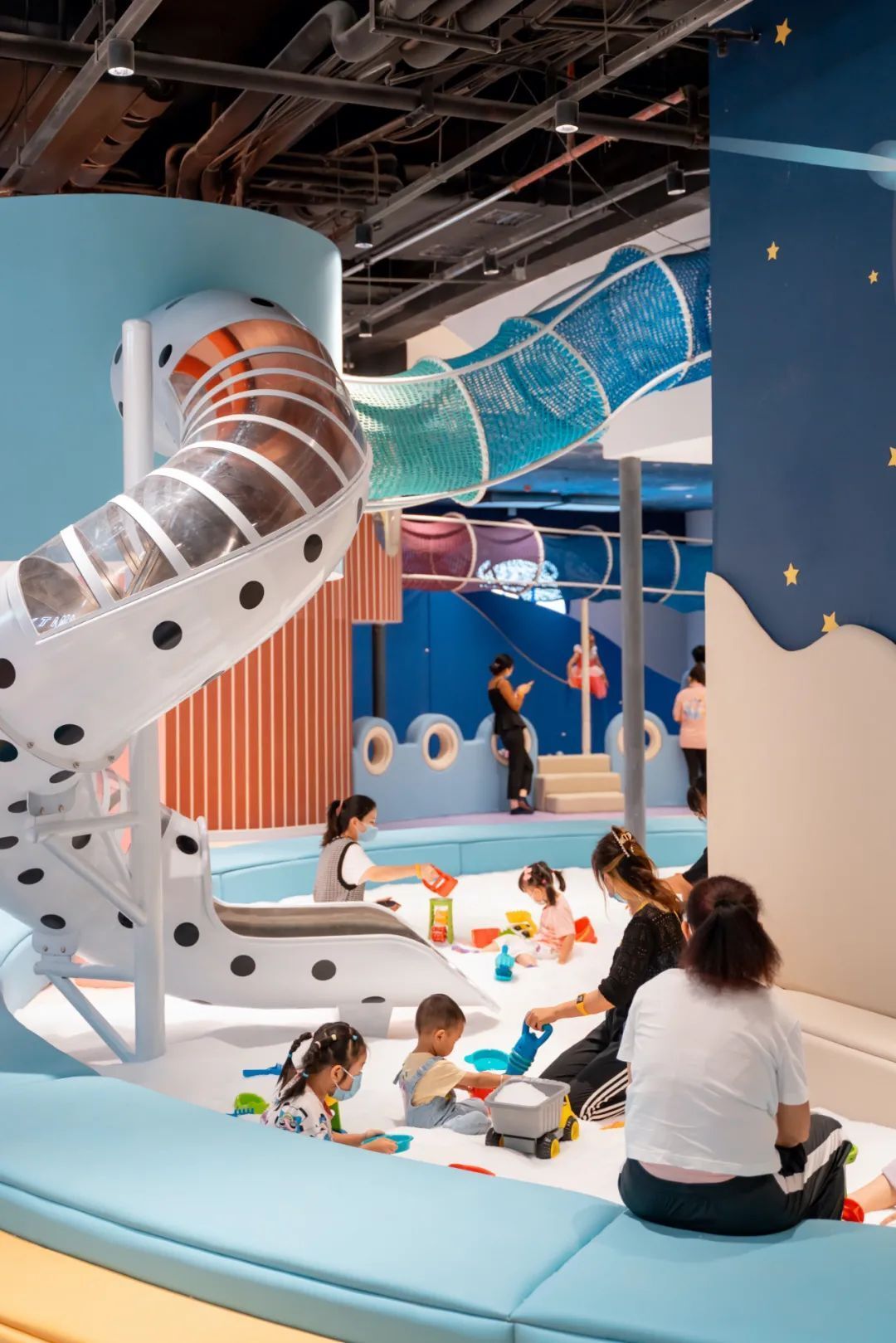 室内游乐.jpg
