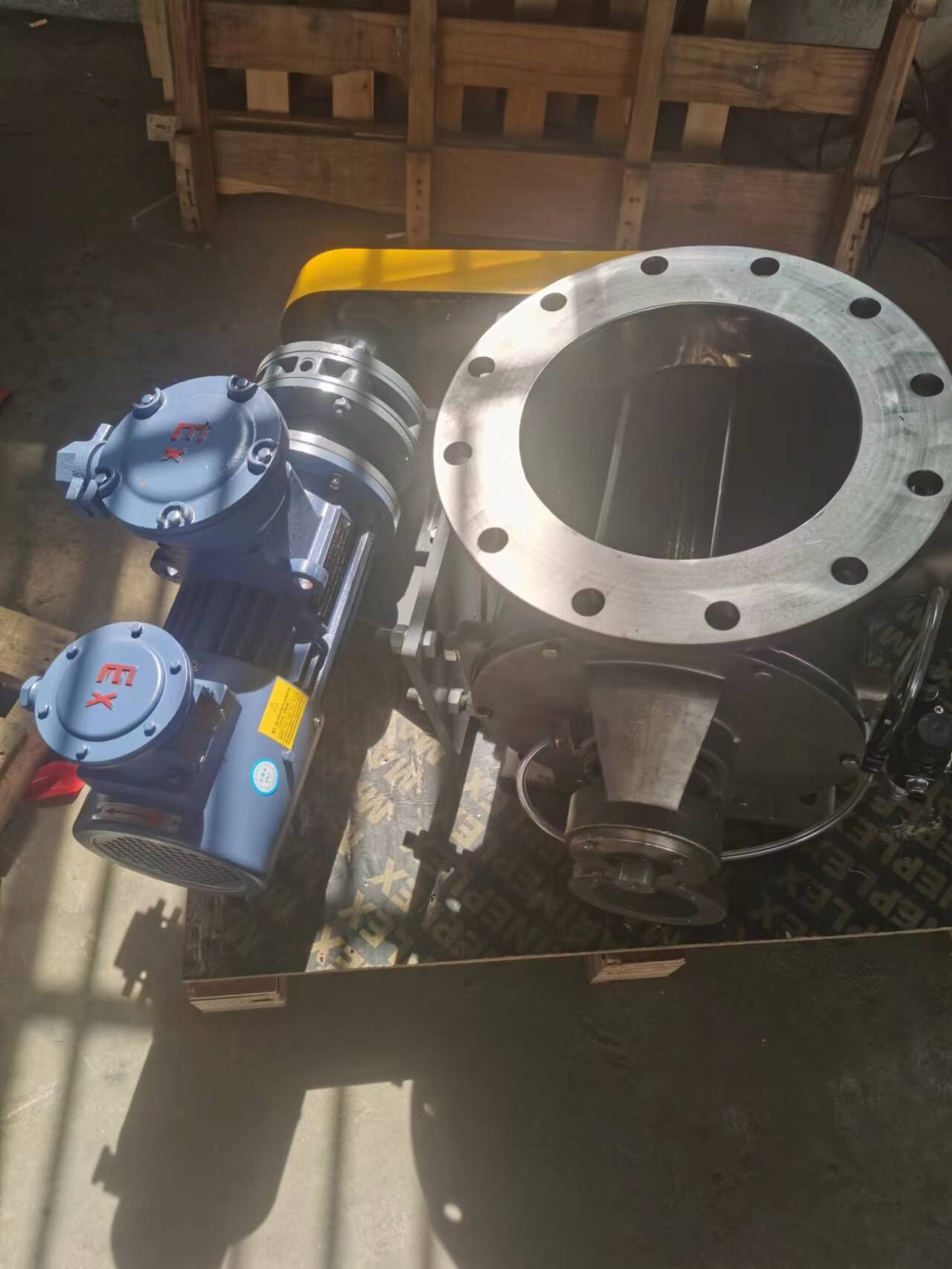 關(guān)風(fēng)機(jī)