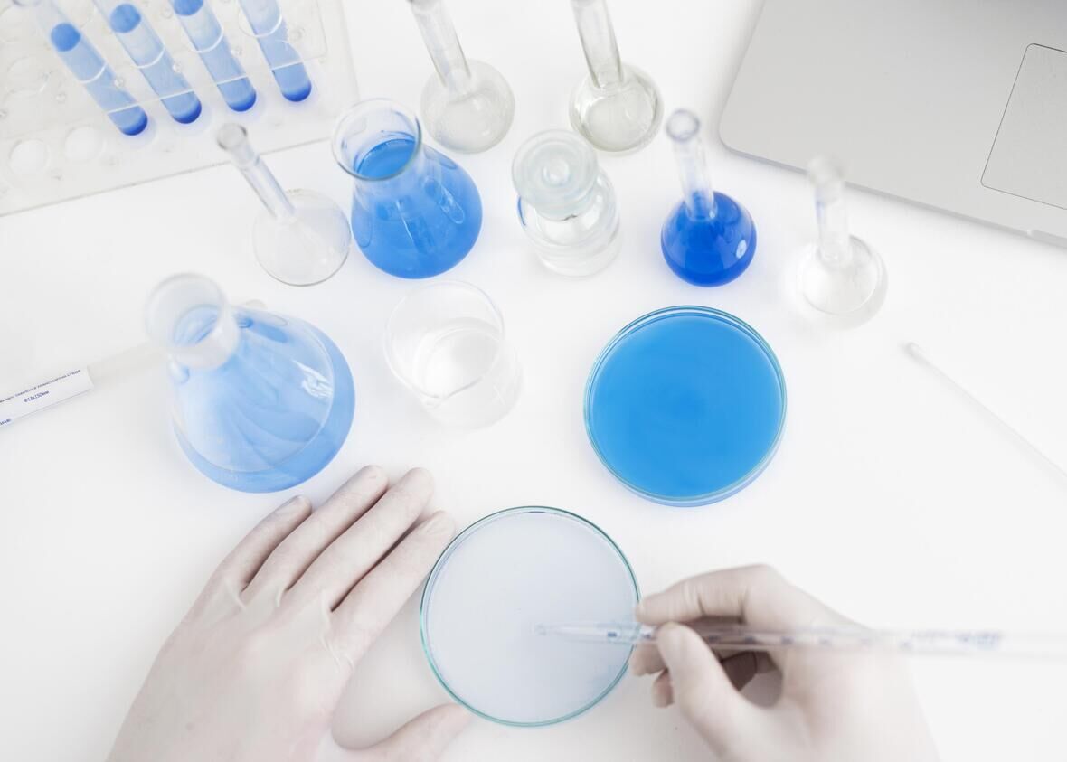 几种常见烷氧羰基类保护基的引入与脱除