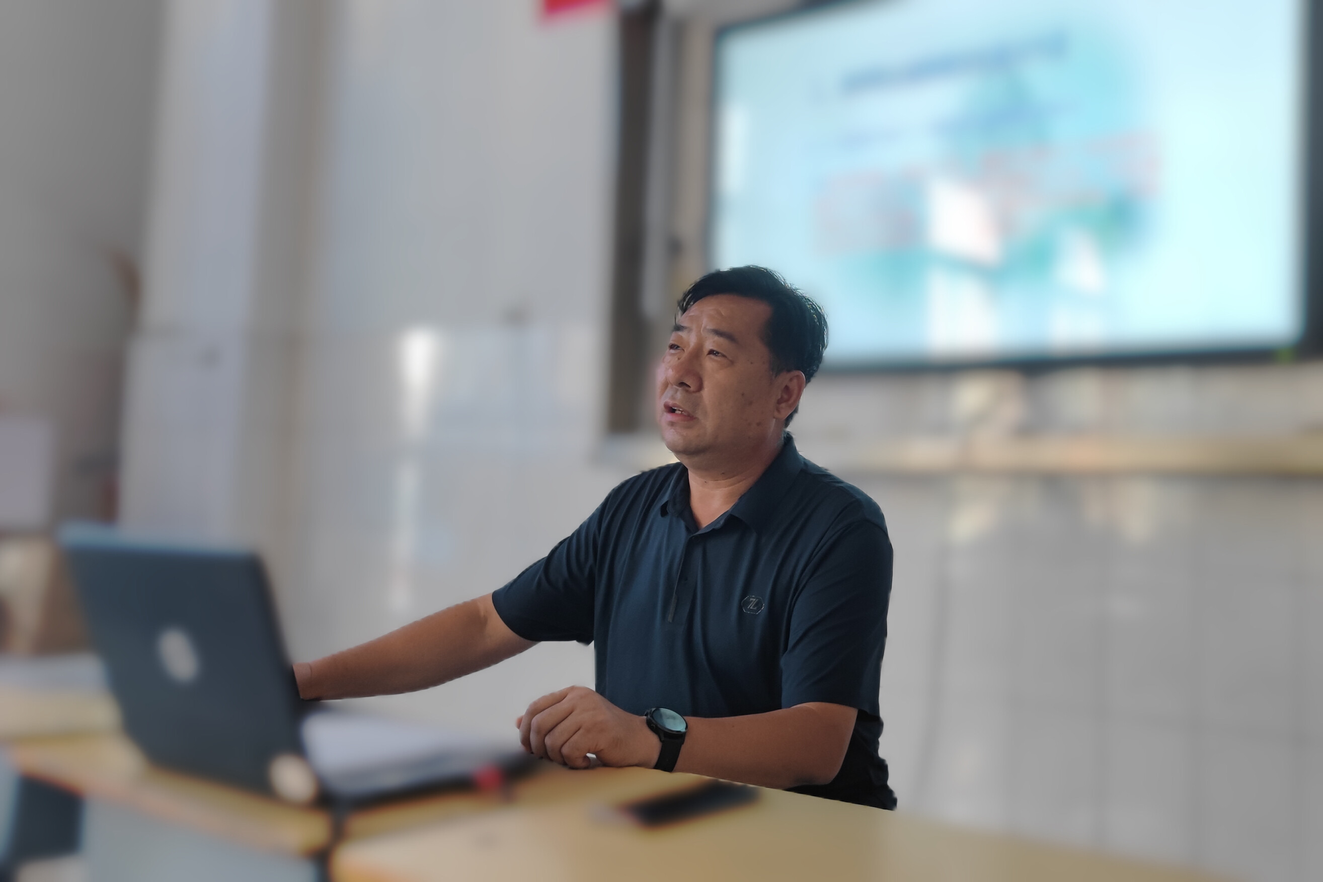 学校特聘教学顾问