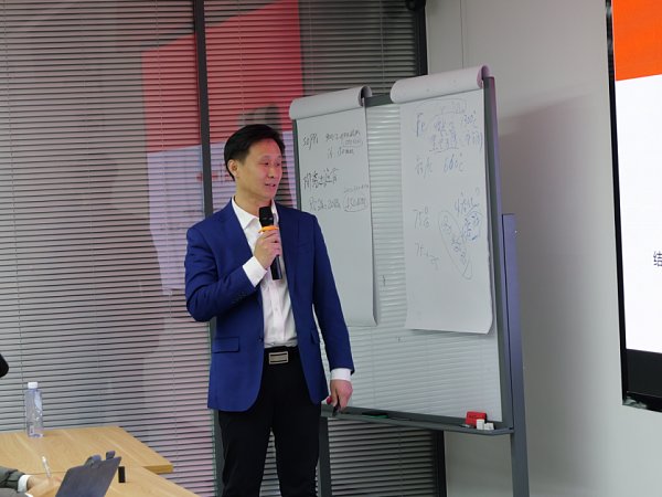凝心聚力启新程 誓师奋进创佳绩--济南6165cc金沙总站热工2026年度销售誓师大会圆满召开--6165cc金沙总站炉内精炼设备领导者