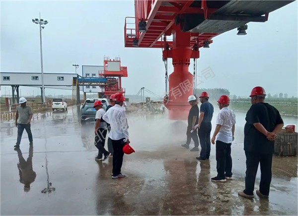 淮滨港装船机高压微雾验收现场(1).png