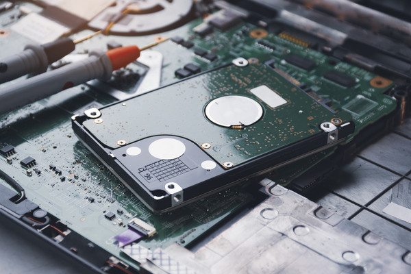 摄图网_326295507_硬盘驱动器2 5英寸HDD放在计算机膝上型电脑和多米探测器背景探测备份电路硬盘工具贮存技术员万用表数据电气(企业商用).jpg 硬盘格式化后数据还能恢复吗