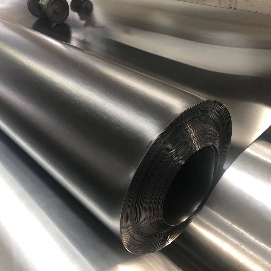 黑膜防渗膜沼气池应如何选择材料厚度？