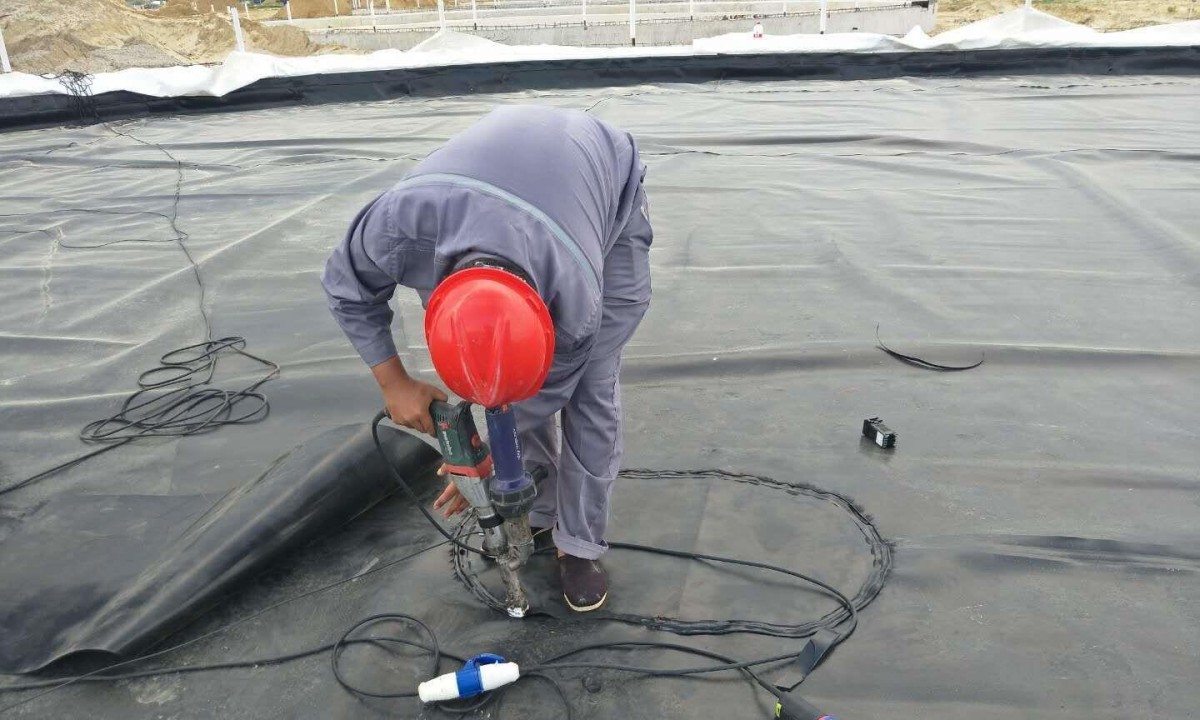 防渗土工膜.jpg 防渗土工膜.jpg