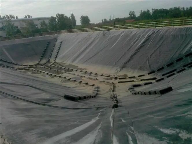 为什么HDPE土工膜成为污水蒸发池抗渗材料的首选？