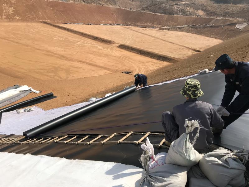 垃圾填埋场用多厚的土工膜？