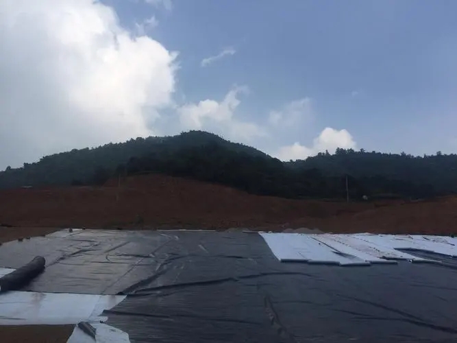 HDPE土工膜其主要机理是以塑料薄膜的不透水性隔断土坝漏水通道