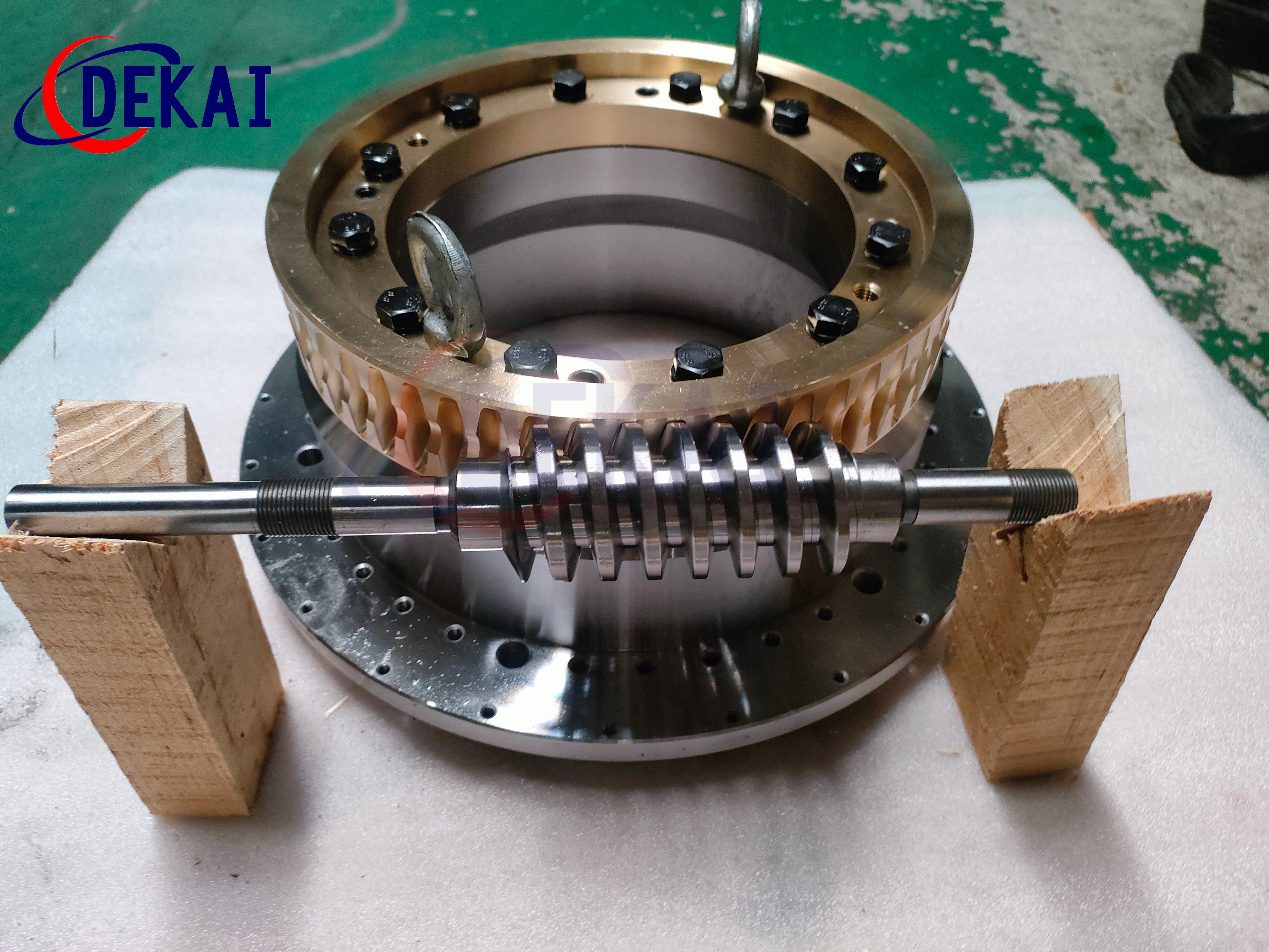 轉(zhuǎn)臺(tái)雙導(dǎo)程蝸輪蝸桿