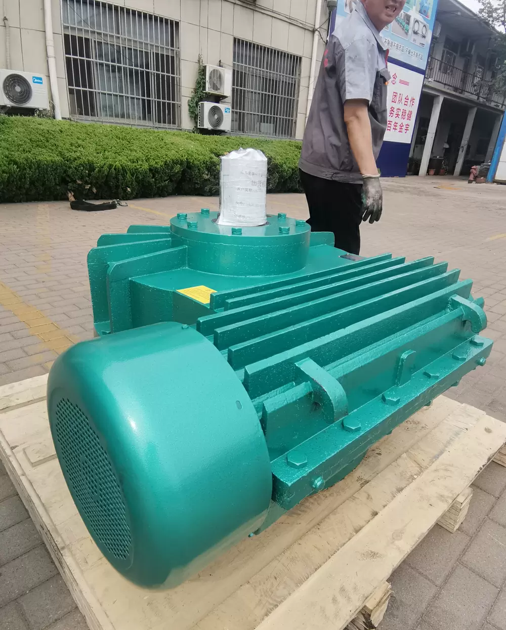 WHC圆弧齿圆柱蜗杆减速器