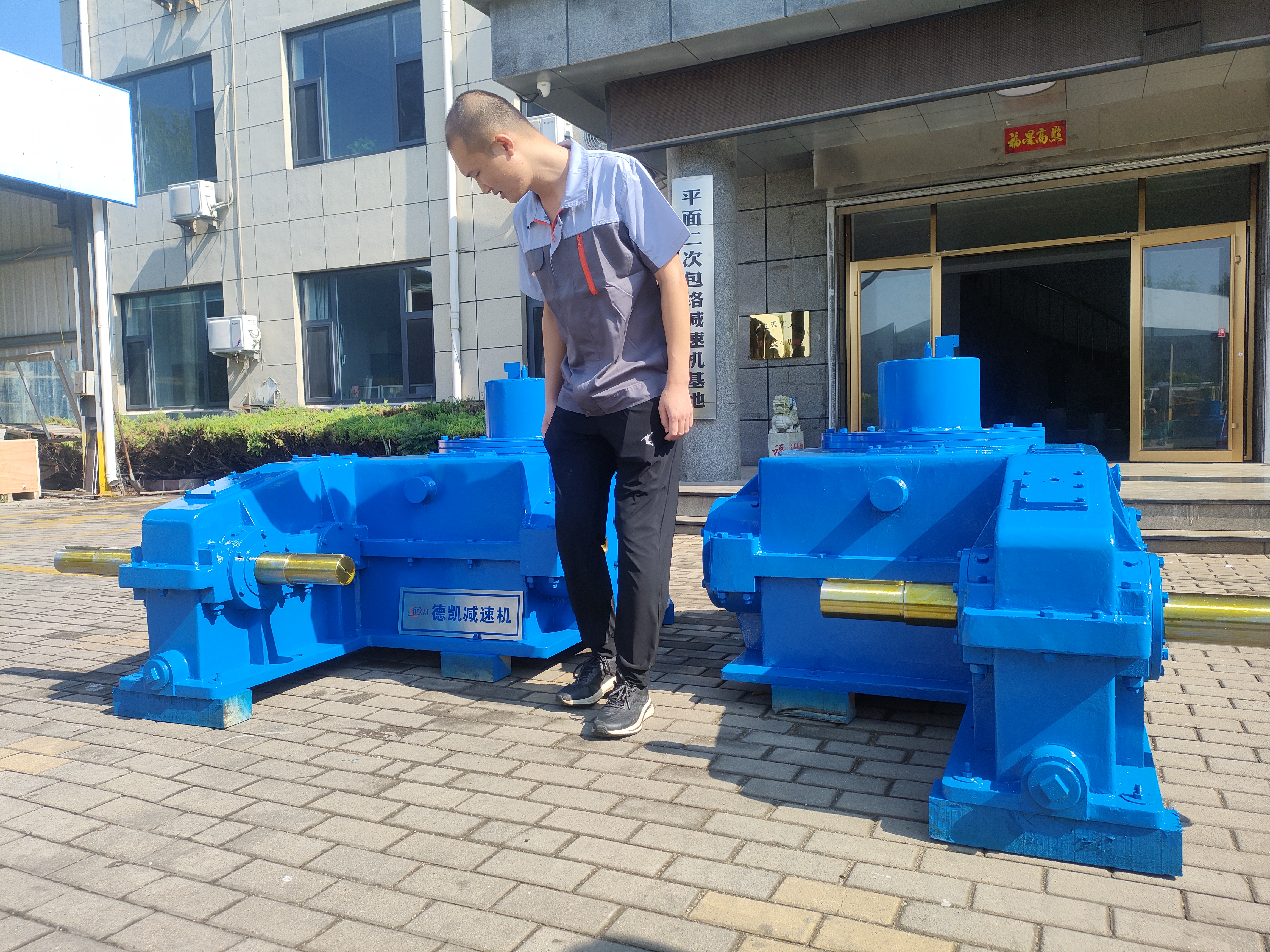 有色金屬軋機(jī)壓下減速機(jī)