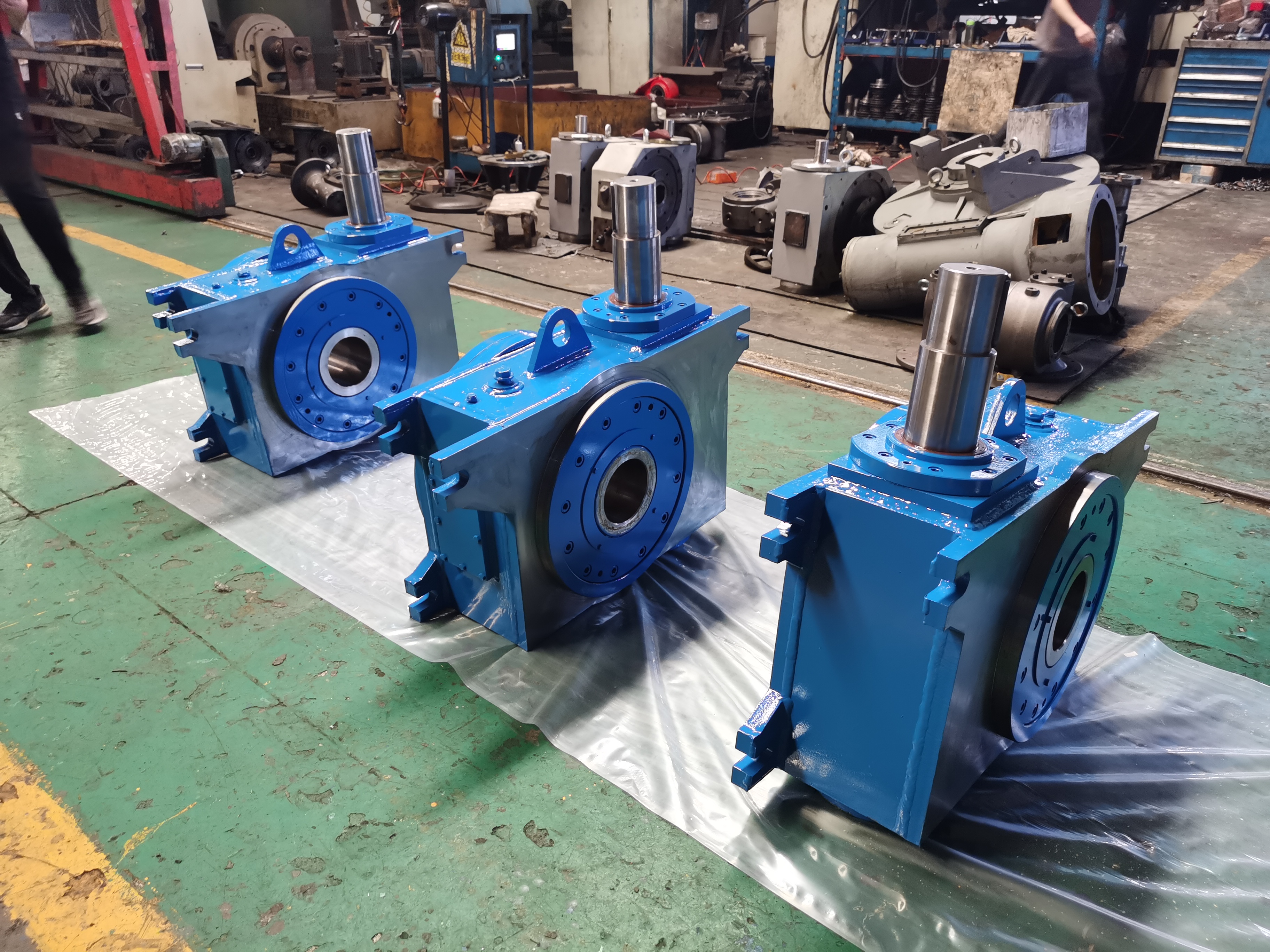 煉鐵高爐布料裝置左右溜槽傾動(dòng)減速機(jī)