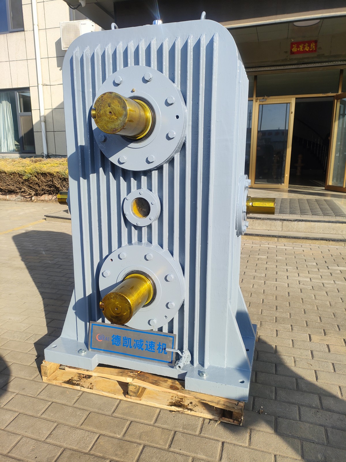 雙蝸輪雙入二次包絡(luò)減速機，寧德時代專供電池隔板壓片機減速機，助力中國新能源汽車行業(yè)飛速發(fā)展。#新能源汽車 (18).jpg