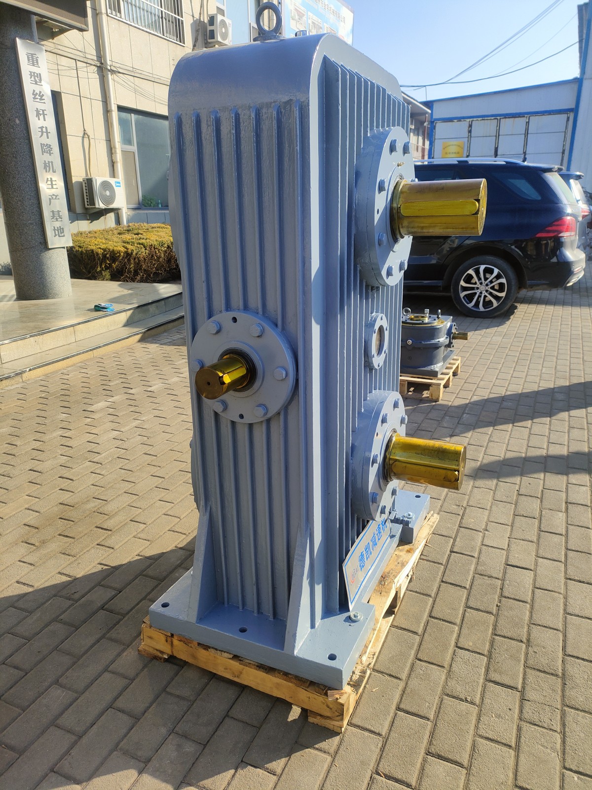 雙蝸輪雙入二次包絡(luò)減速機(jī)，寧德時(shí)代專(zhuān)供電池隔板壓片機(jī)減速機(jī)，助力中國(guó)新能源汽車(chē)行業(yè)飛速發(fā)展。#新能源汽車(chē) (23).jpg