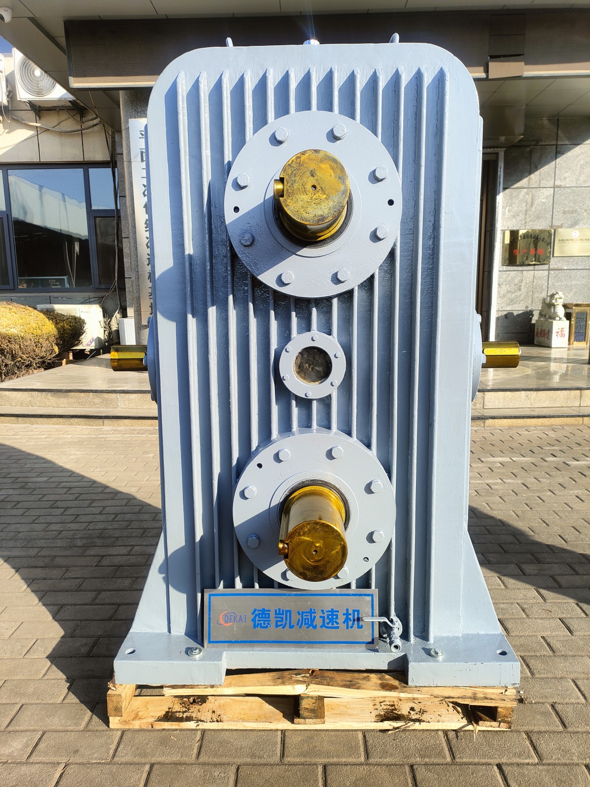 雙蝸輪雙入二次包絡(luò)減速機，寧德時代專供電池隔板壓片機減速機，助力中國新能源汽車行業(yè)飛速發(fā)展。#新能源汽車 (26).jpg