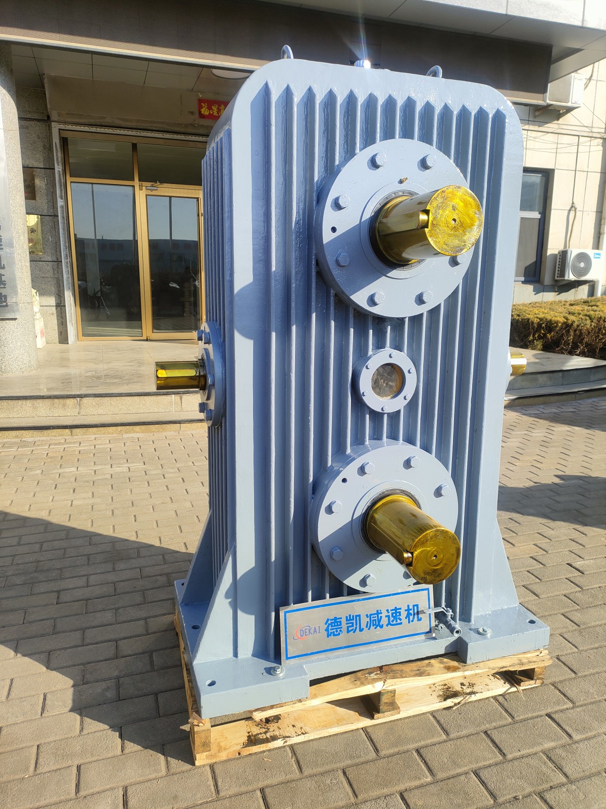 雙蝸輪雙入二次包絡(luò)減速機，寧德時代專供電池隔板壓片機減速機，助力中國新能源汽車行業(yè)飛速發(fā)展。#新能源汽車 (30).jpg