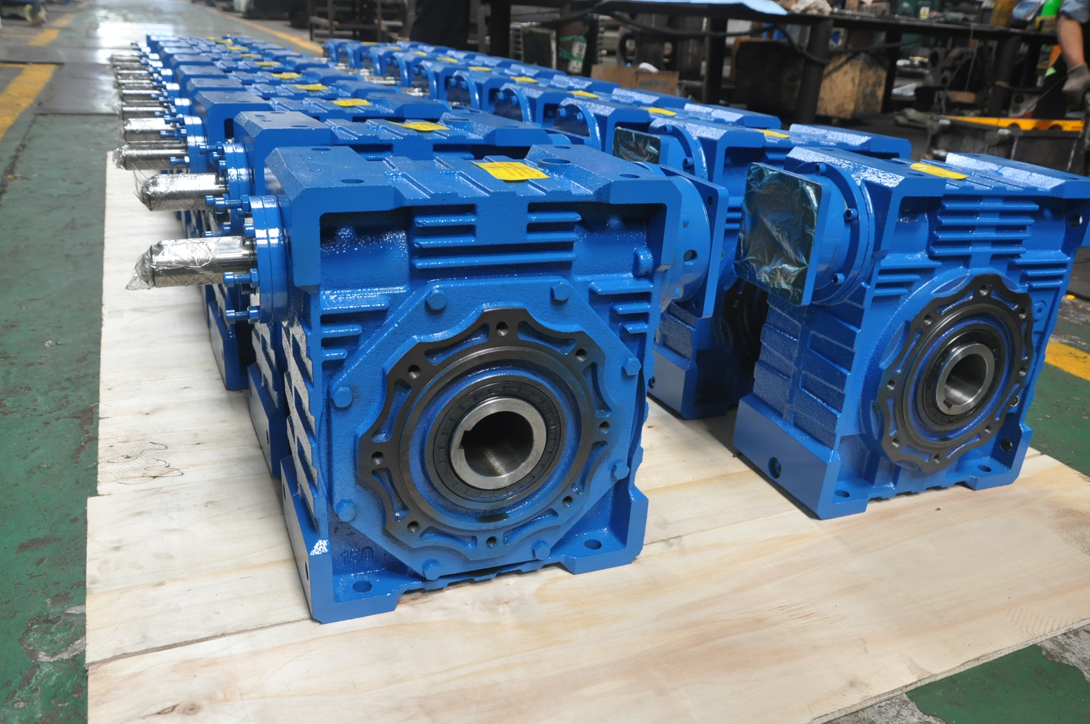 精密無(wú)間隙減速機(jī)應(yīng)用玻璃機(jī)械行業(yè)現(xiàn)場(chǎng)