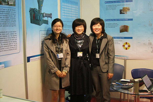 卓亞機(jī)械參加在土耳其開展的歐亞塑料展