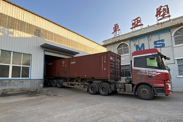 PET拉絲機(jī)裝柜發(fā)貨