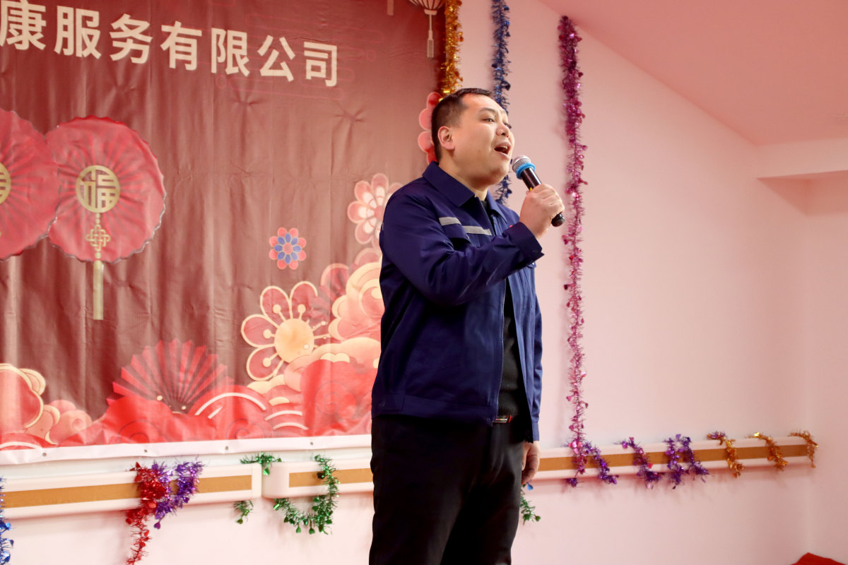 员工个人演唱.jpg 员工个人演唱.jpg