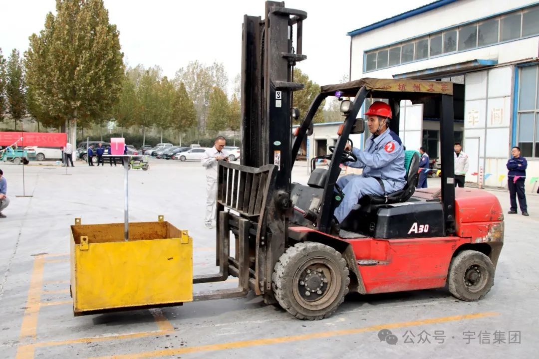叉车司机比武.jpg