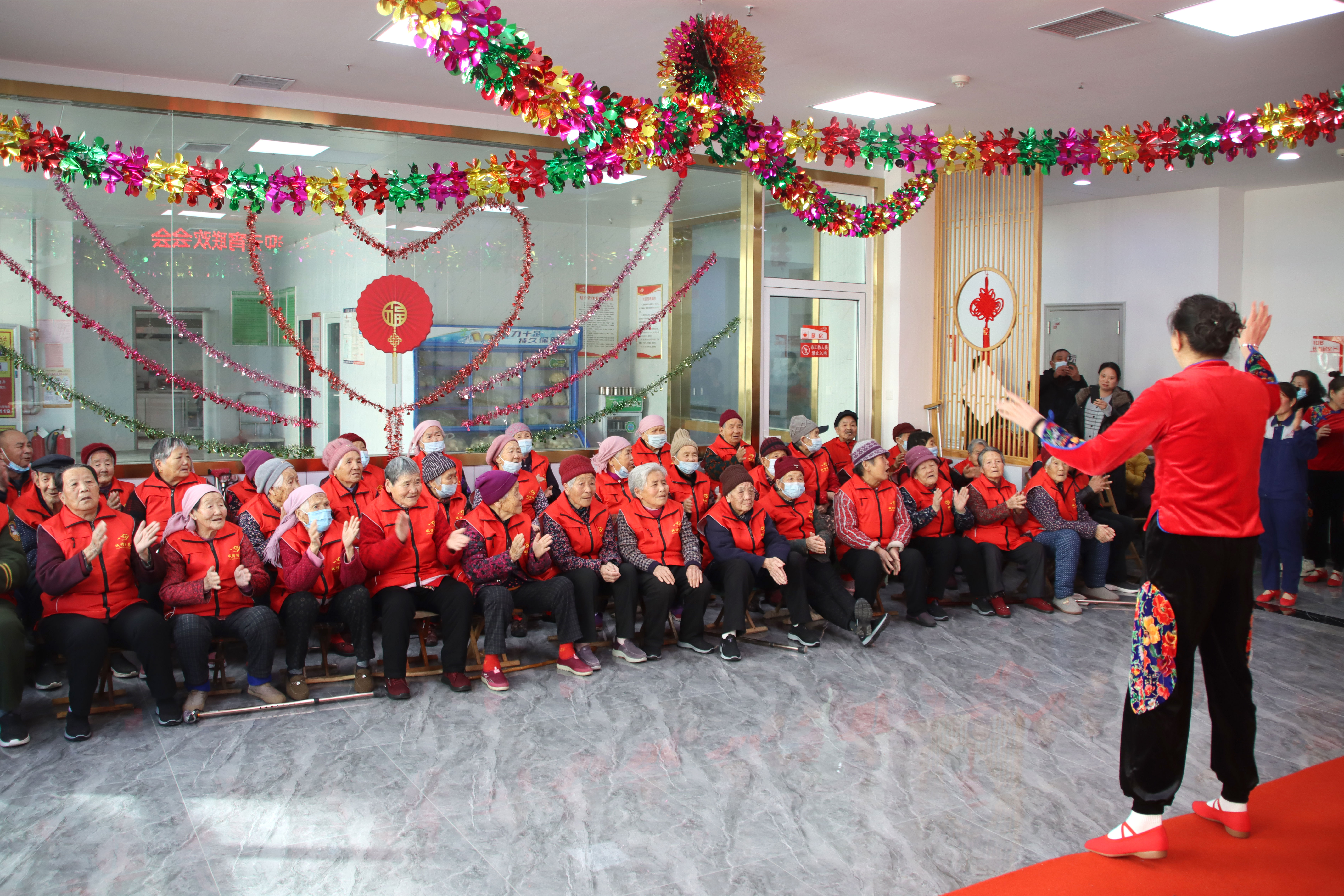 山东宇信集团诚信颐养服务中心举办 “贺新春 迎元宵” 联欢活动