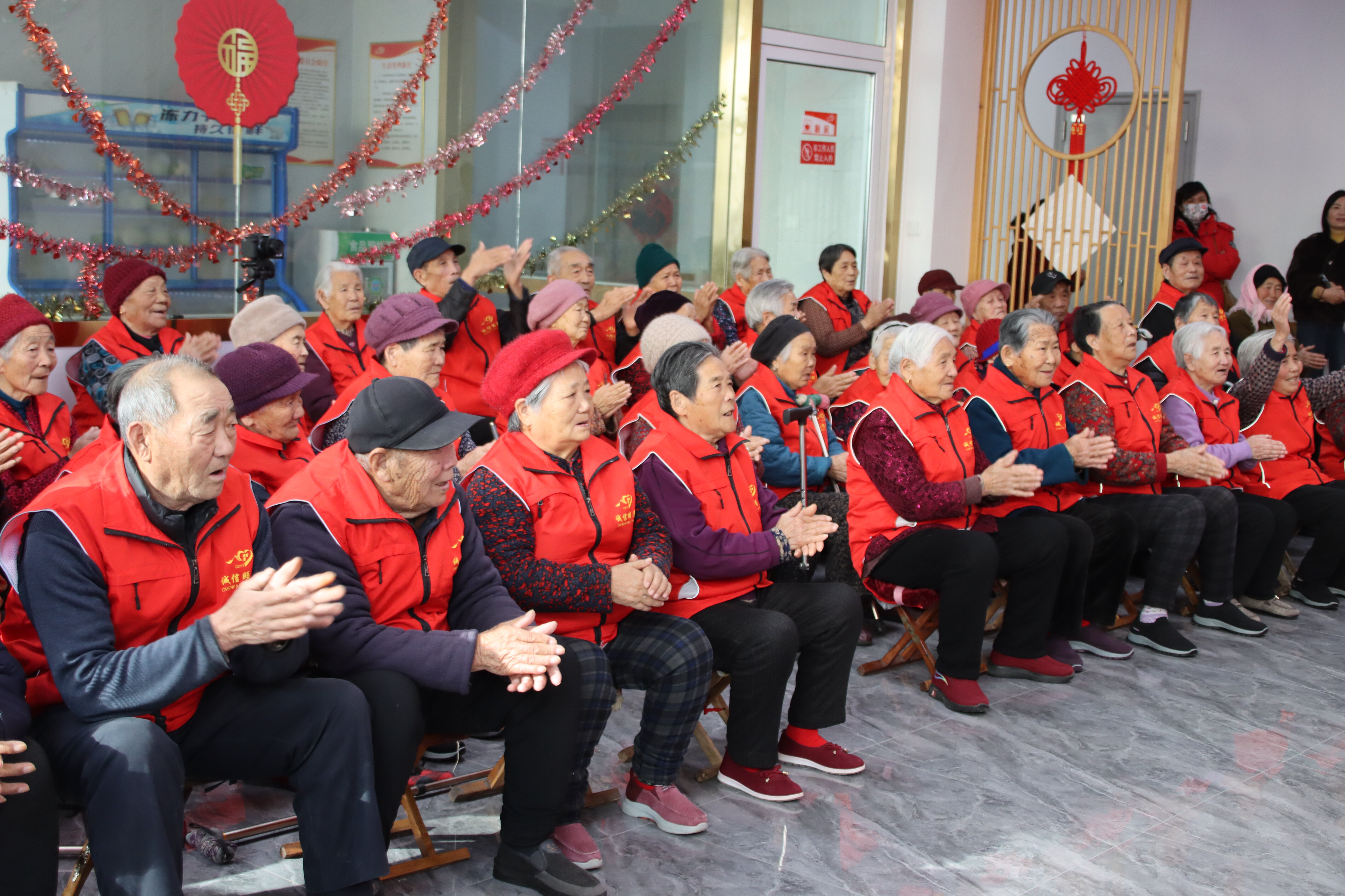 山东宇信集团诚信颐养服务中心举办“迎新春 庆元旦”联欢活动