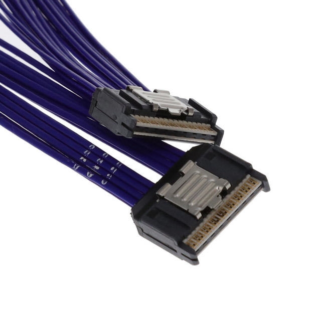 32 18 位置 插头至插头 1.50'（457.20mm） 蓝色 屏蔽 多样化选择 锐诚达