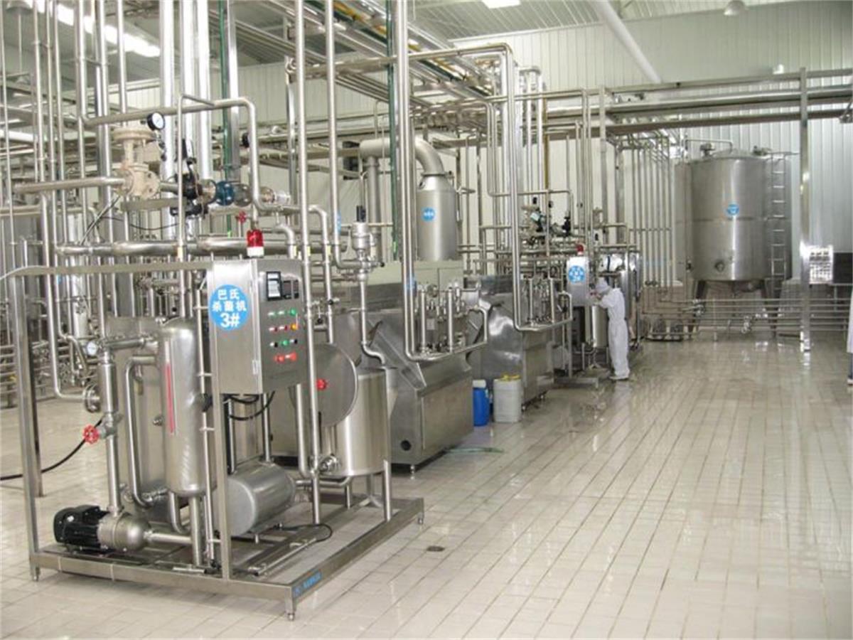Белковое производство. Переработка молока. Завод по переработке молока. Процесс пастеризации сока. Помещение для производства йогурта.