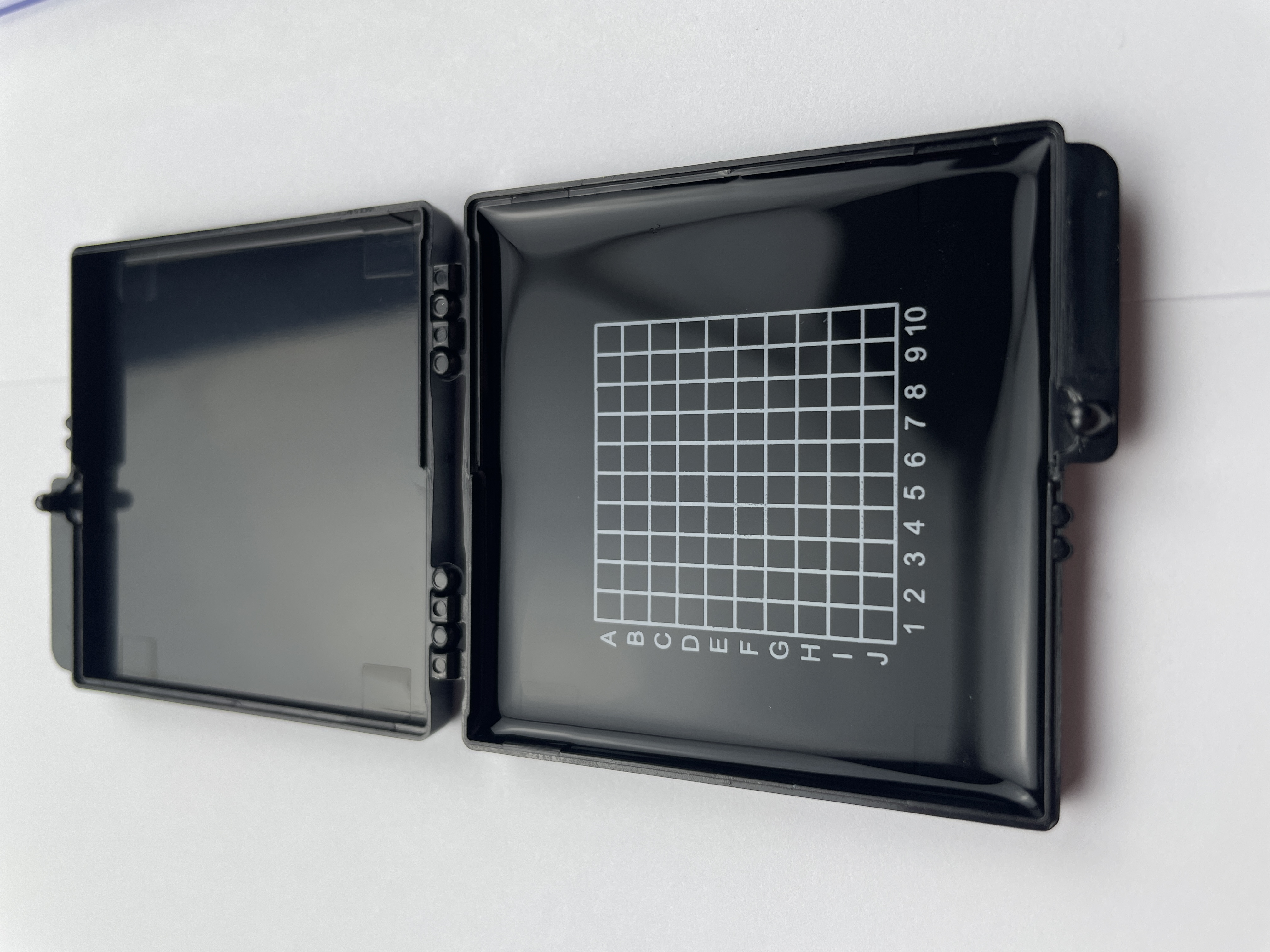 灌胶自吸附芯片盒