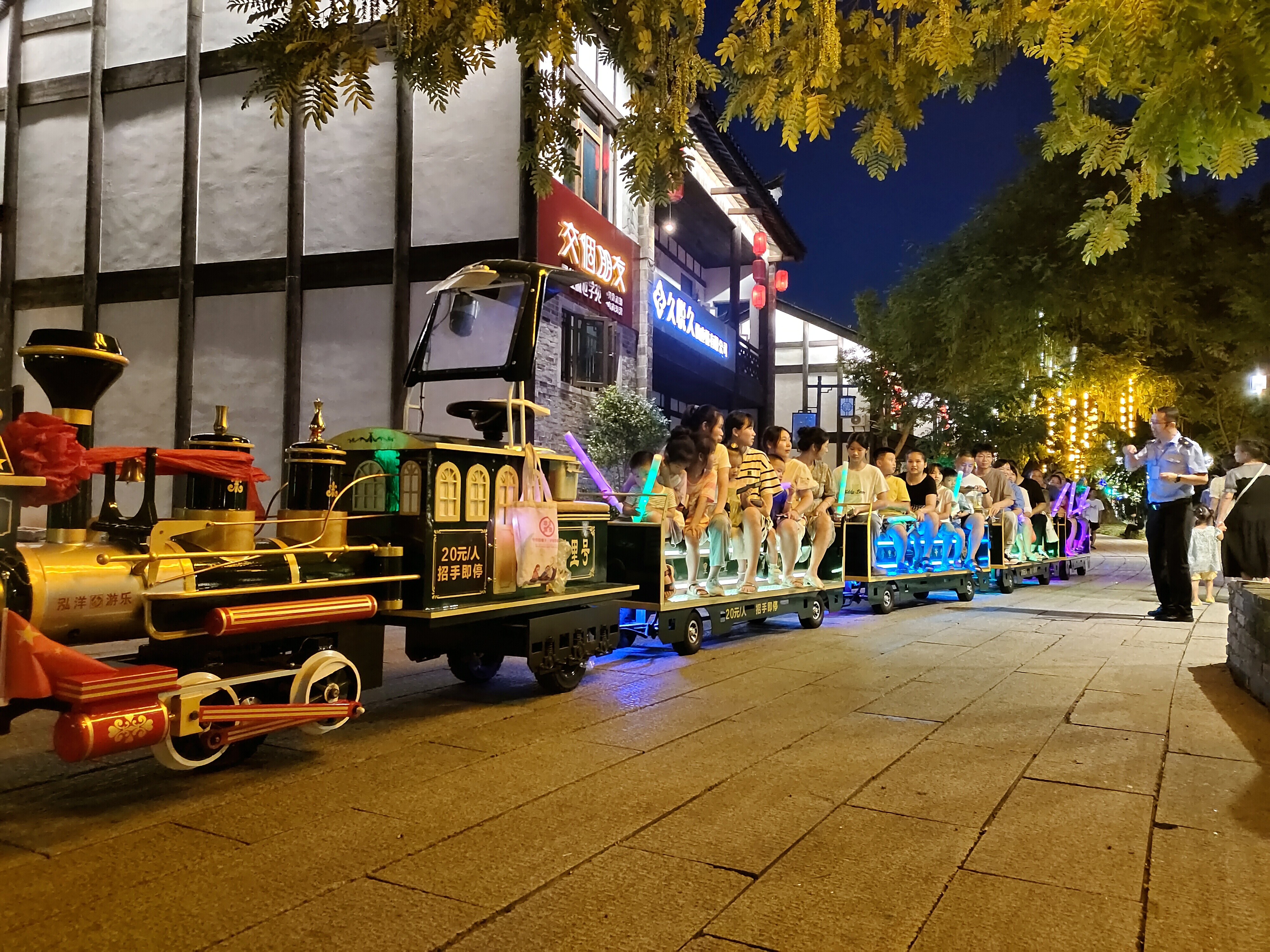 骑跨式网红无轨小火车