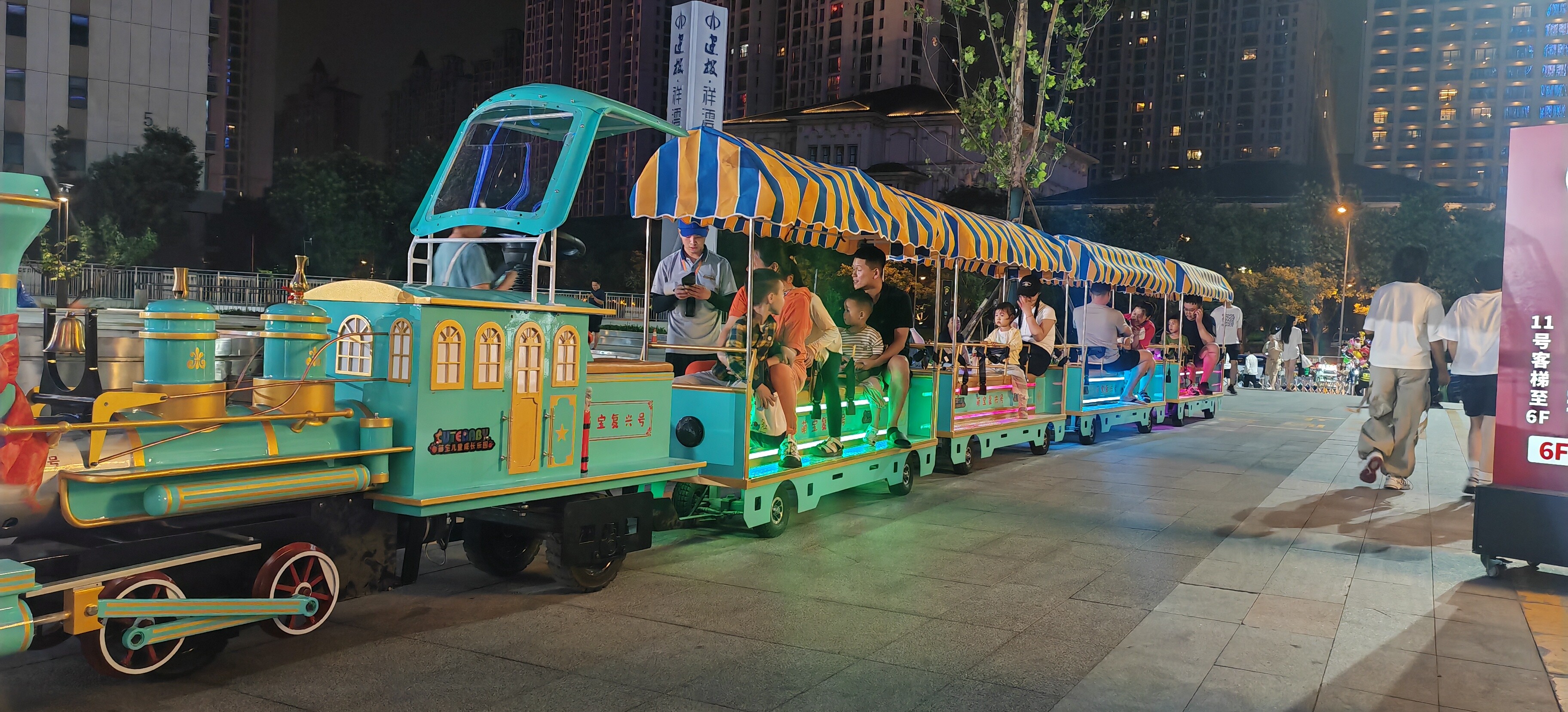 骑跨式网红无轨小火车