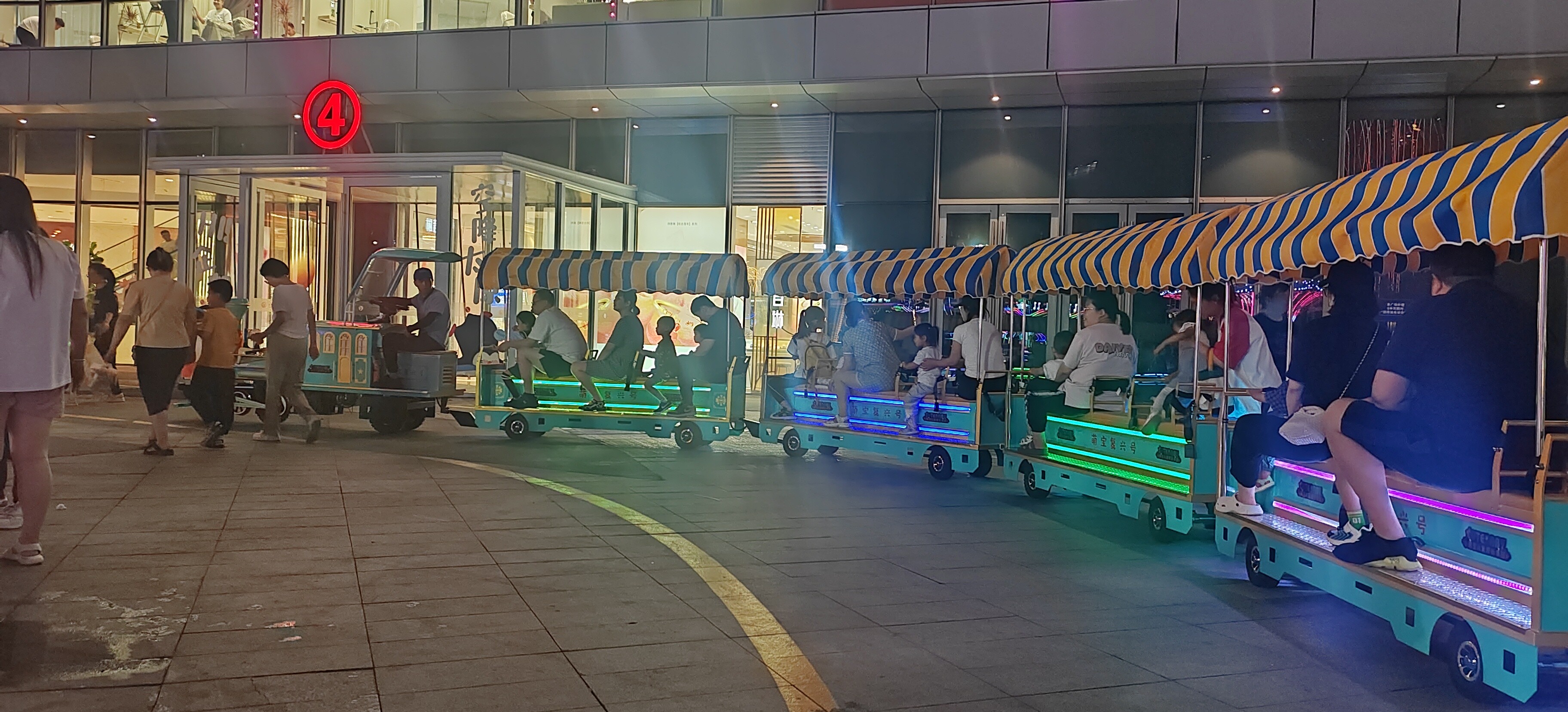 骑跨式网红无轨小火车