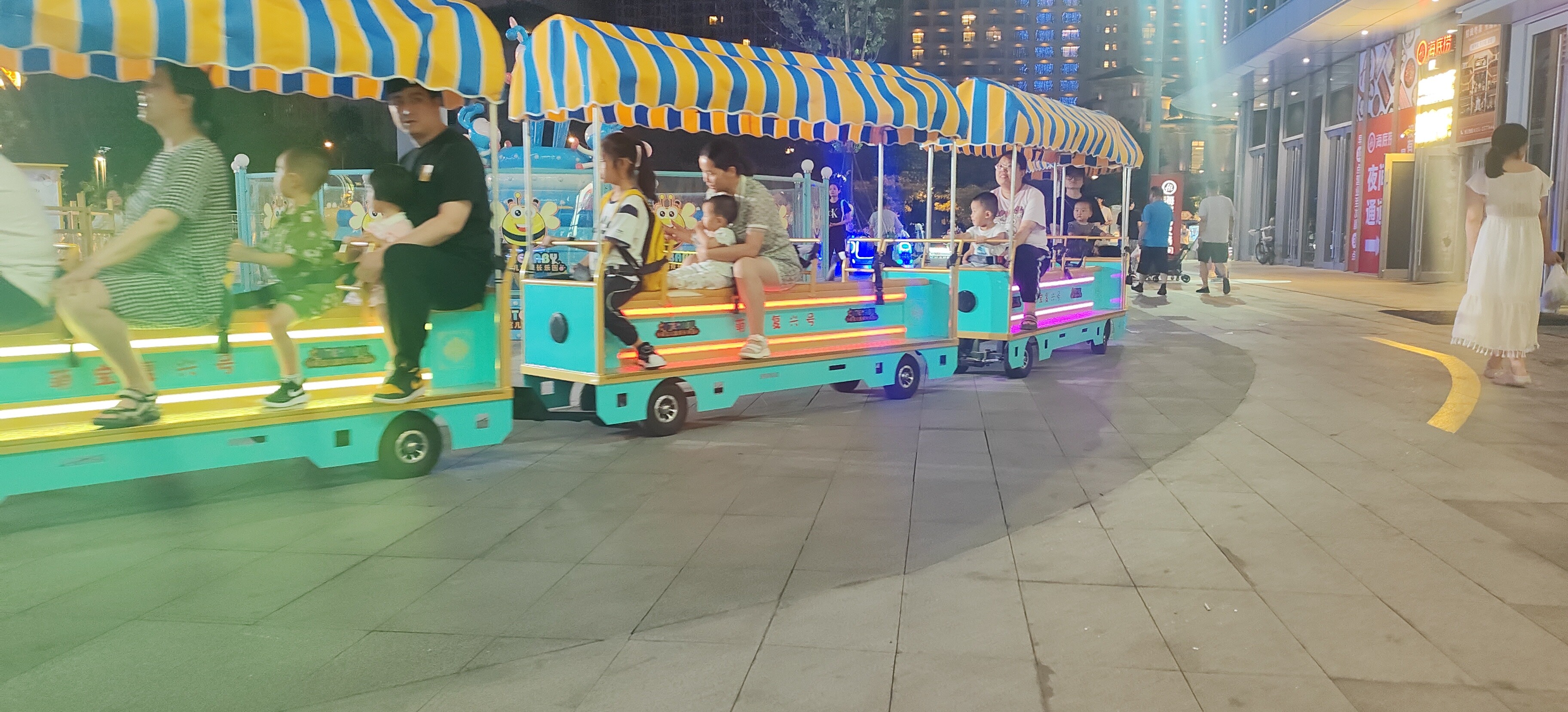 骑跨式网红无轨小火车