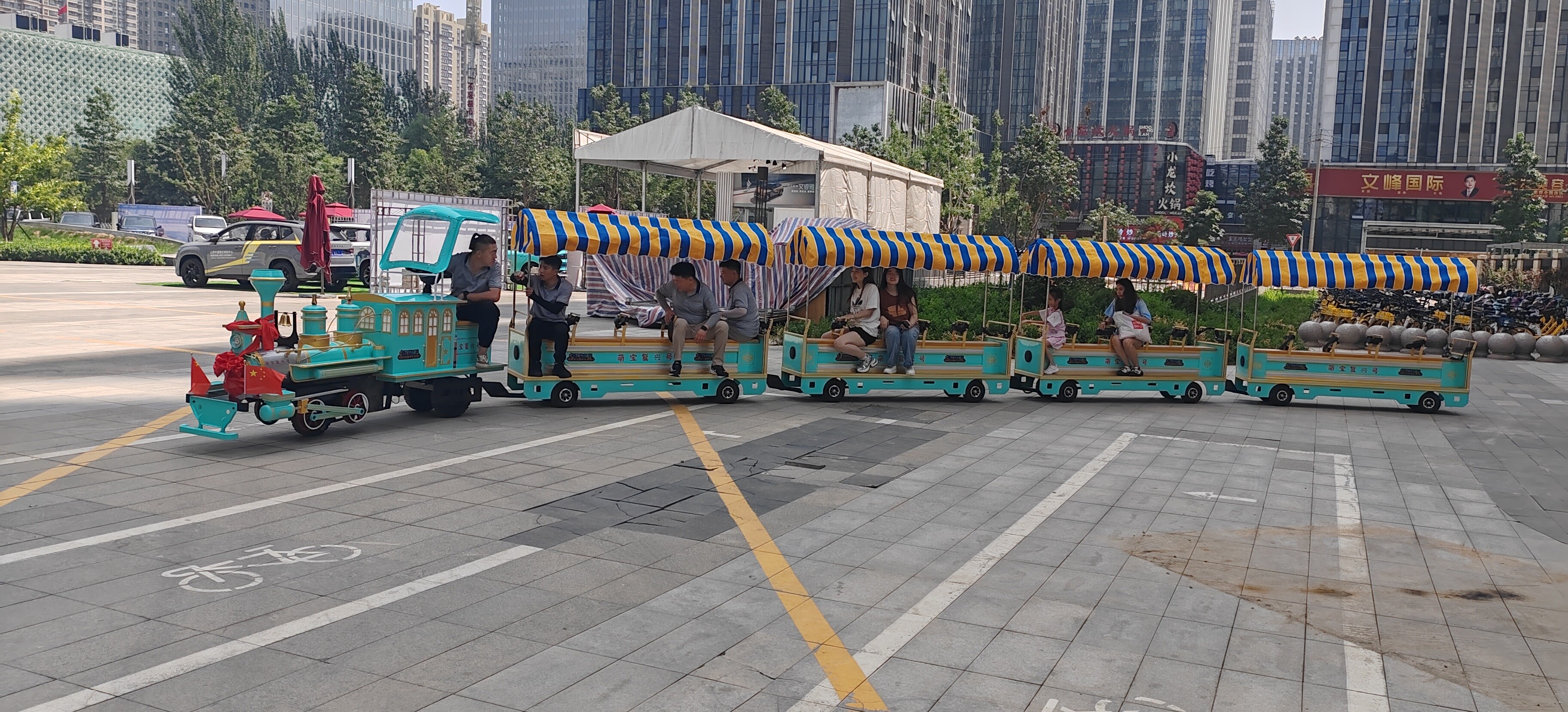 骑跨式网红无轨小火车