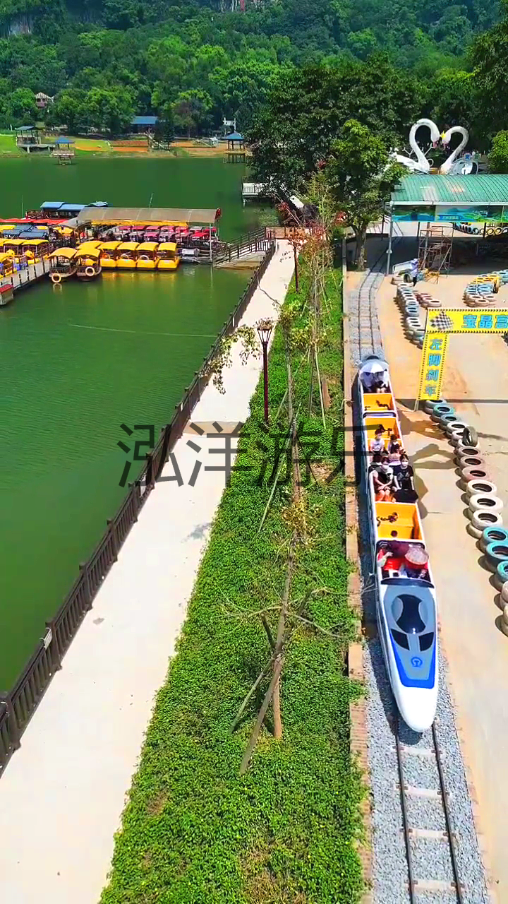 网红高铁轨道小火车